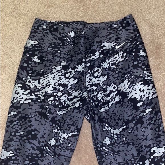 Nike leggings💗💗 - Picture 4 of 9